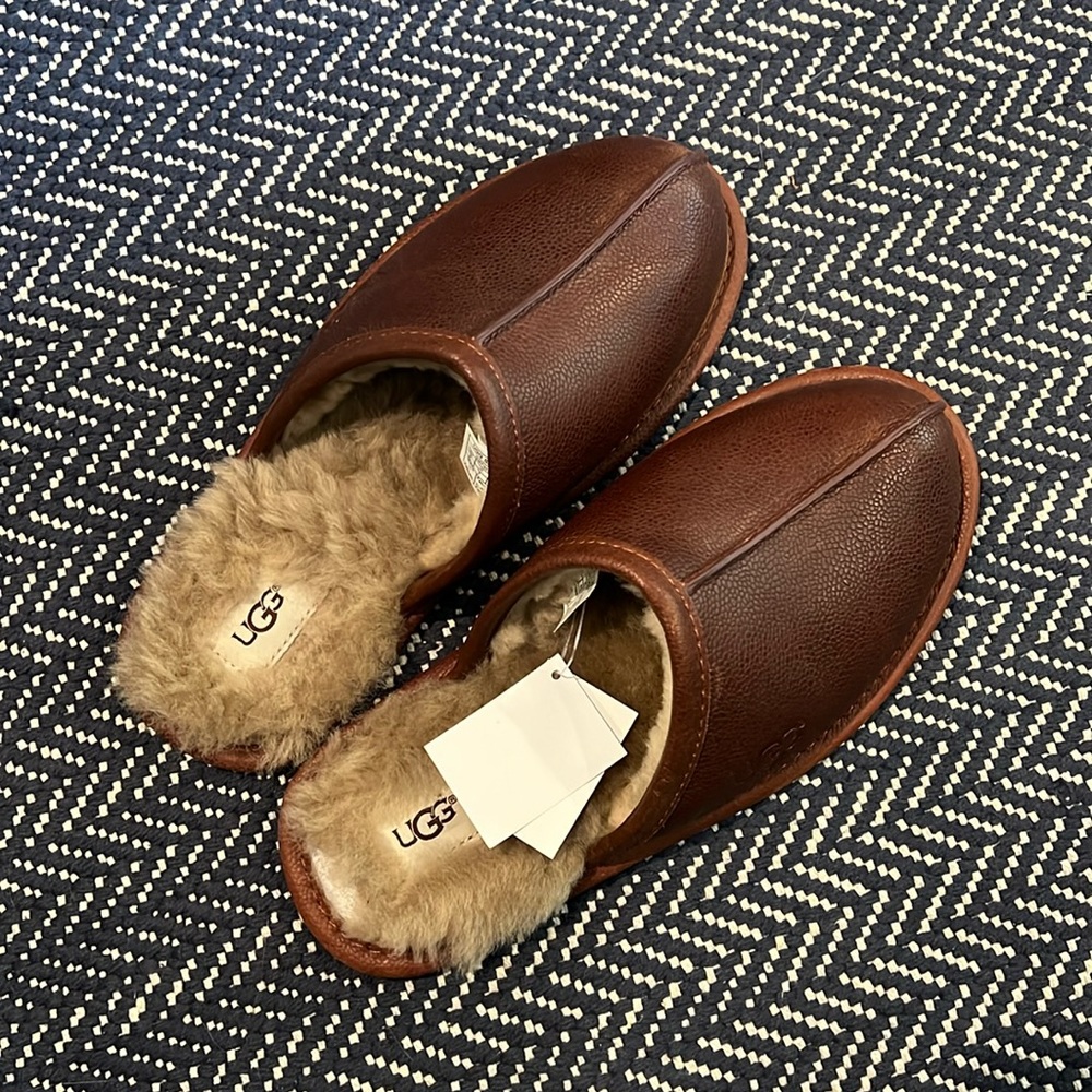 Scuff leather Ugg slippers